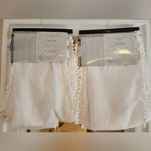 Bundle Of 2 Packages Of Hallwood Window Panels